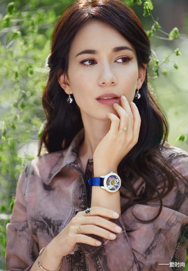 『卢靖姗』卢靖姗终于换发型，长裙配长发优雅又女人，难怪韩庚一直“偷瞄”