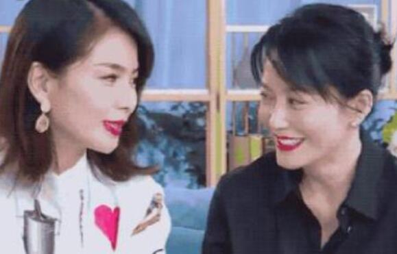 俞飞鸿|49岁俞飞鸿与41岁刘涛同框，失去美颜后，两人颜值引热议！