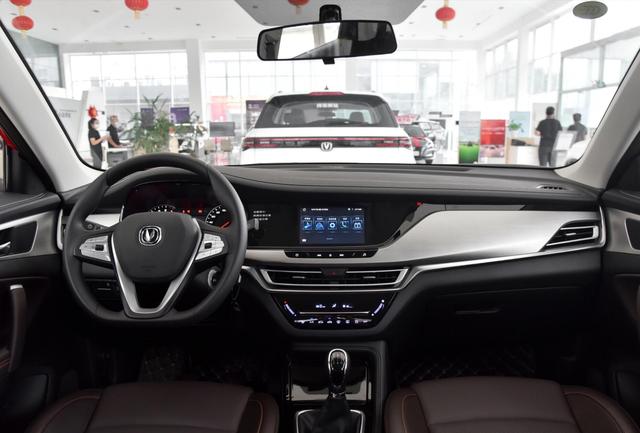 长安汽车|帅气不输缤智，落地7万，1.4T油耗仅6升，新CS35plus这次真帅气！