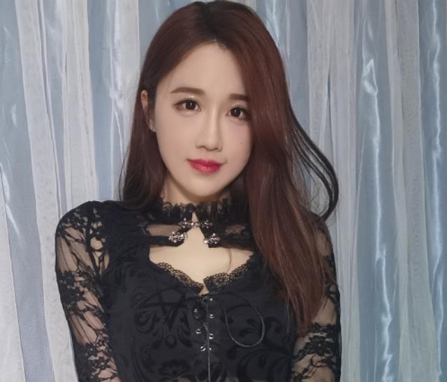 「Angelababy」女网红不听话有多惨？轩子巨2兔收入“塌方式 ”下降