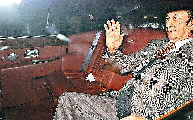 「劳斯莱斯幻影」赌王奢华座驾曝光！钱不钱的不重要，主要是这车牌太霸道