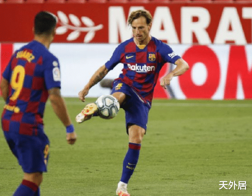 『皇家马德里』梅西罕见情绪失控暴怒推人+哑火！巴萨送大礼，皇马赢球可回榜首