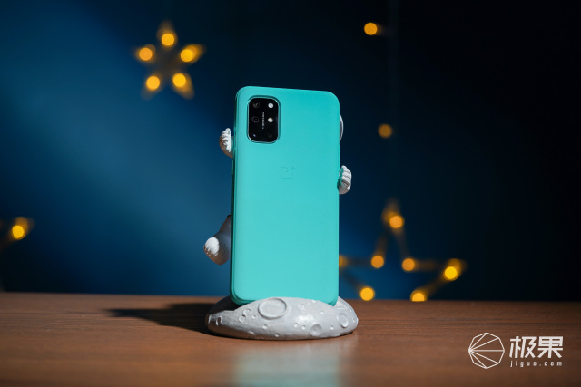 一加科技|一加8T动手玩：3399起，直屏旗舰值不值？