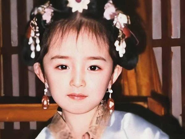 #郑爽#郑爽的4岁，杨颖的4岁，杨幂的4岁，看到迪丽热巴：想把她抱走