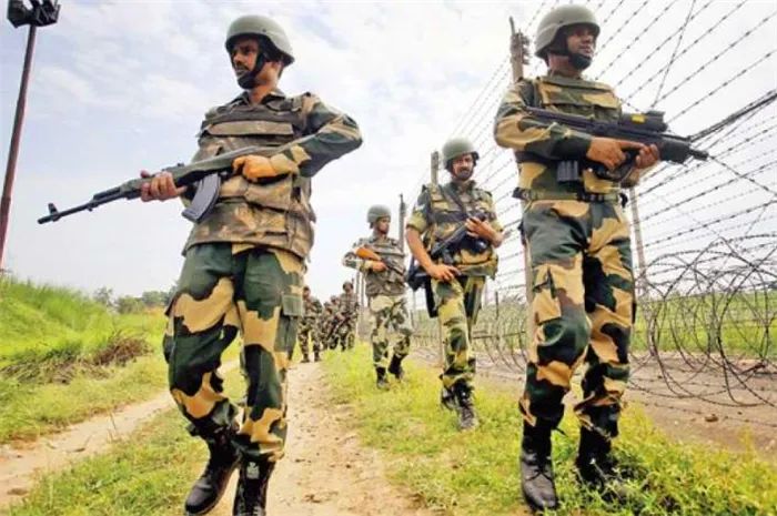 「印度」情况紧急！印度14军突然现身边境：招架不住败下阵来
