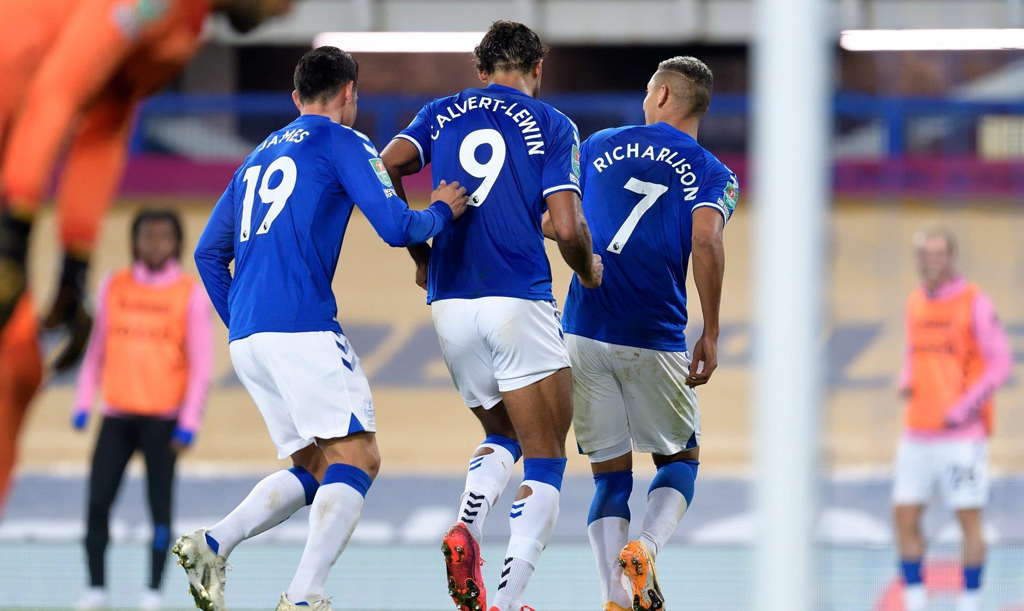 埃弗顿|4-1！英超黑马疯狂6连胜：23岁神锋霸气戴帽 82年纪录诞生