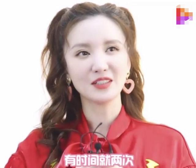 张萌|张萌为啥白的反光？当她说出护肤技巧，这才是真实的女明星