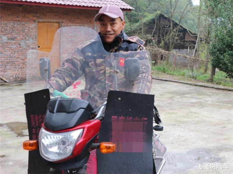 摩托■52岁“光头强”难逃过气,卖掉奥迪娇妻离去,靠跑摩的过日子!