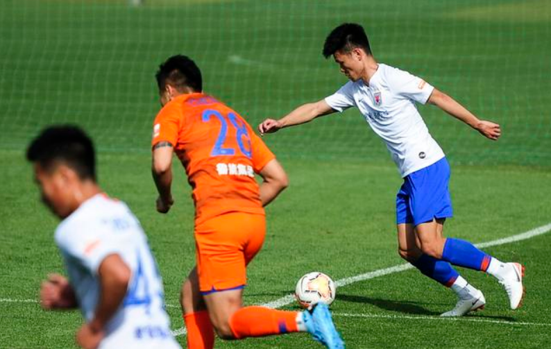 #山东鲁能#昨夜21点!鲁能又传重大消息,李霄鹏这次真要在中超玩把大的