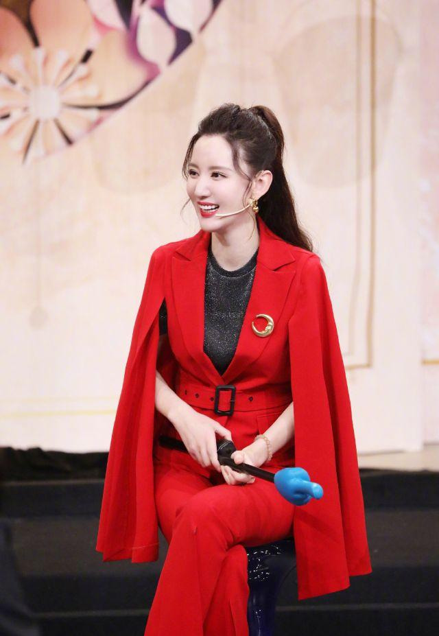 「张萌」张萌老公接机被马赛克打的一点不剩，耀客老板不配露脸吗