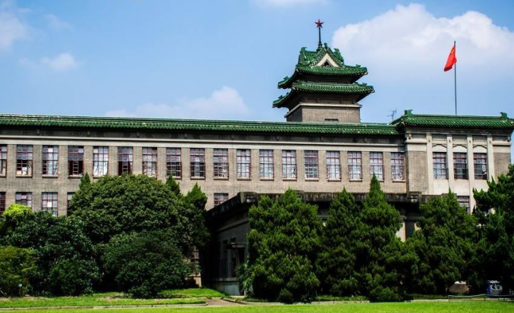 南京农业大学|女儿考取双一流大学，看到被录取专业笑不出，家长：纠结是否复读