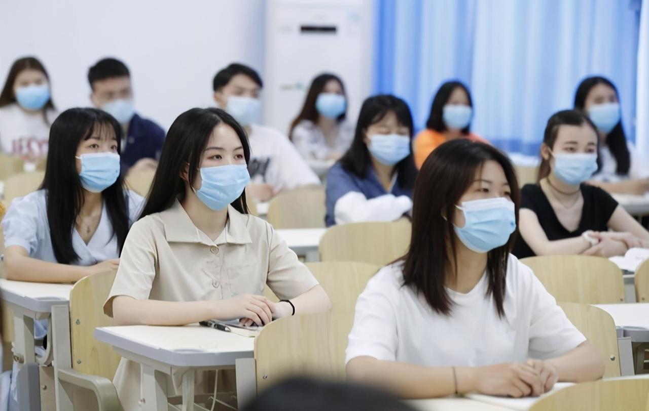 大学生|大学生迎来“三个坏消息”，学生欲哭无泪，家长也很无奈