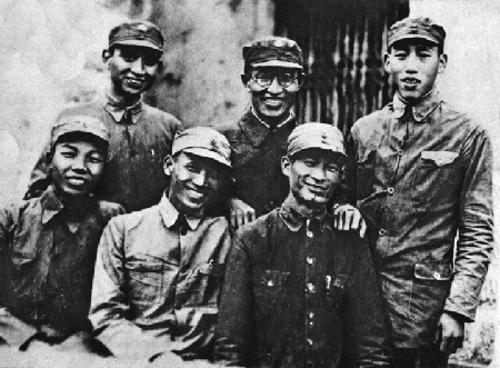 『』这位开国中将负责后勤,为了让大家吃饱饭,自己饿晕过去