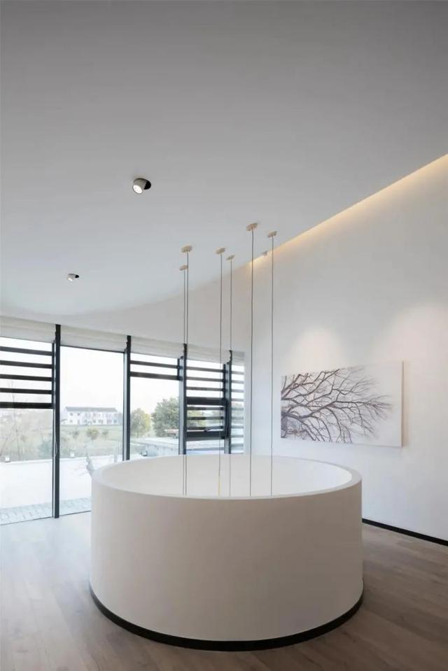 水帘洞：371m2现代极简别墅，舒适文艺的空间，安静惬意舒适