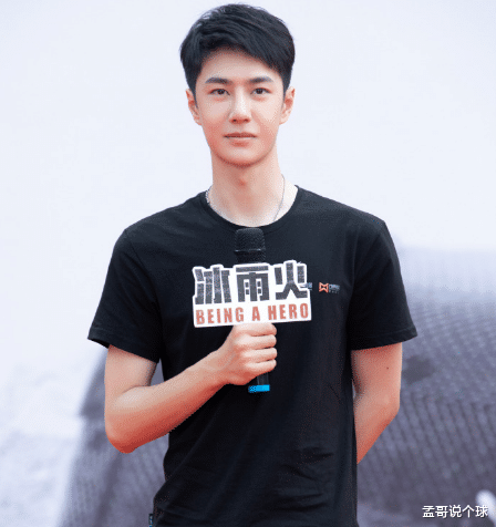 [王一博]王一博新剧开机被拍，关掉十级滤镜后，脸和胳膊颜色对比明显