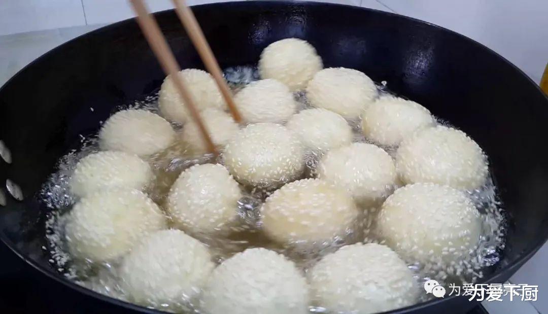 「面粉」面粉又出新吃法，揉一揉锅里一扔，松软又香甜，比麻团面包都好吃