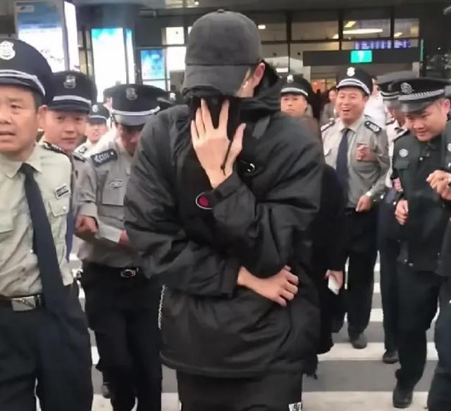 张铭恩|张铭恩被指劈腿后续：演配角总加戏，被曝撞伤陈伟霆，人品遭质疑