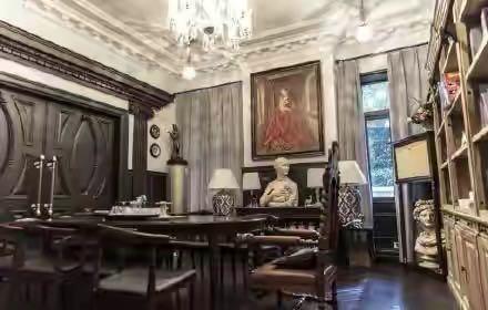 |郭敬明豪宅价值7个亿？就连宠物地毯都是爱马仕，全部贵族装饰