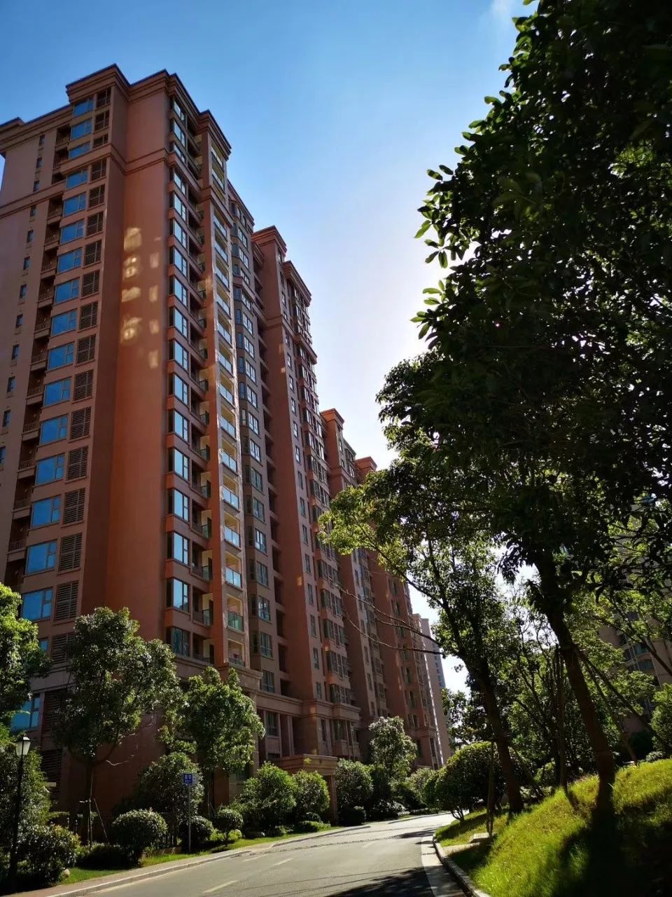 突发！中环地铁旁「绿洲康城」爆出1套1房385万2房442万精装修现房 | 线上预约抢