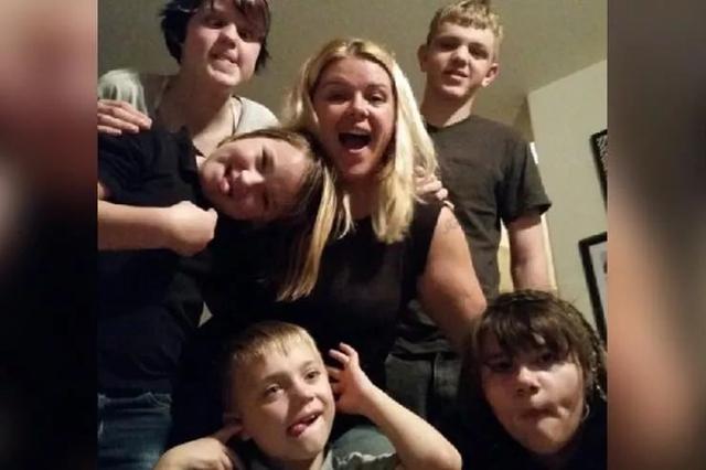 InsDaily|单亲妈妈癌症去世，3个孩子被邻居收养，几个月后，他们家从“贫民窟”变成豪宅