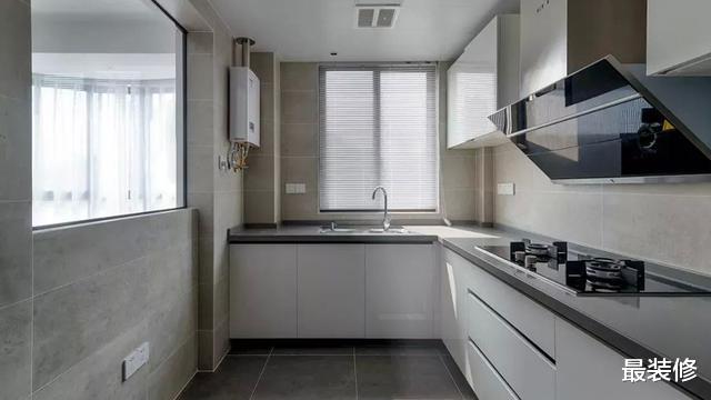 【】厨房台面选石英石还是不锈钢?幸亏工头告诉我,差点跟风买错