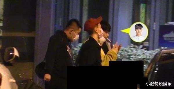 张艺兴：张艺兴心情压抑到河边抽烟！和好友深夜谈心，全程不停抽烟