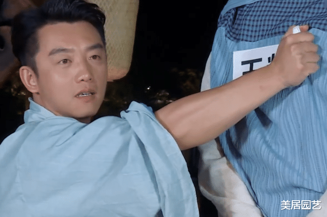 奔跑吧兄弟▲跑男首现撕名牌，杨颖8字扯下节目的“遮羞布”，难怪赵丽颖说有剧本