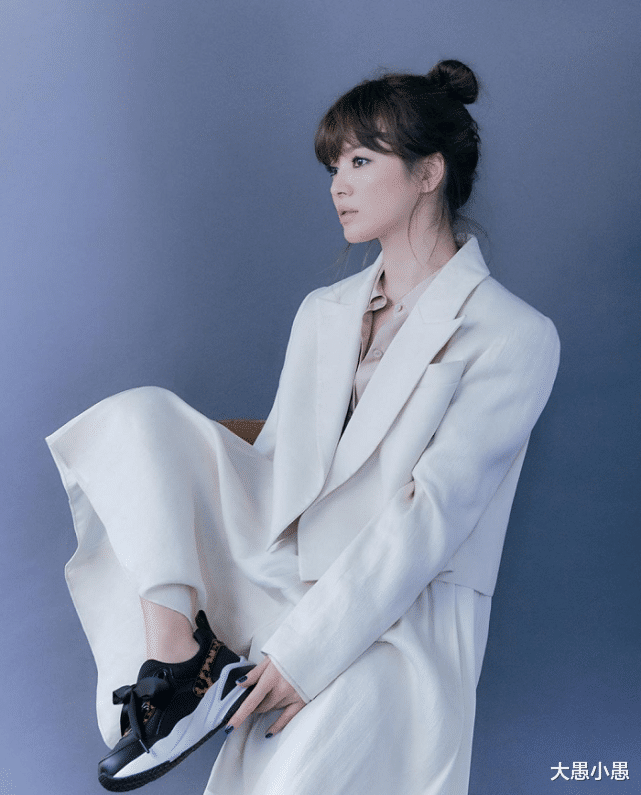宋慧乔|宋慧乔再剪刘海发型，38岁减肥重返少女面貌，难怪离婚后也抢手
