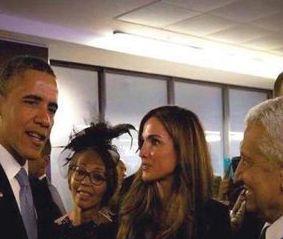 『萨科齐』全球最美的第一夫人有多漂亮：萨科齐见面弯腰，奥巴马不敢直视