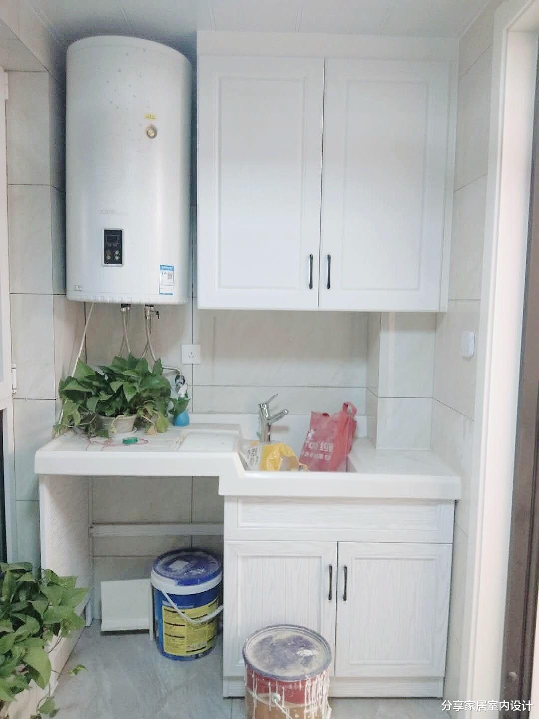 |历时半年终于完工，保洁做完晾着通风中，全白色的柜子很漂亮！