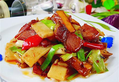 『腊肉』它是“催老剂”，懂行的人从不给家人吃一口，却有很多人天天都吃