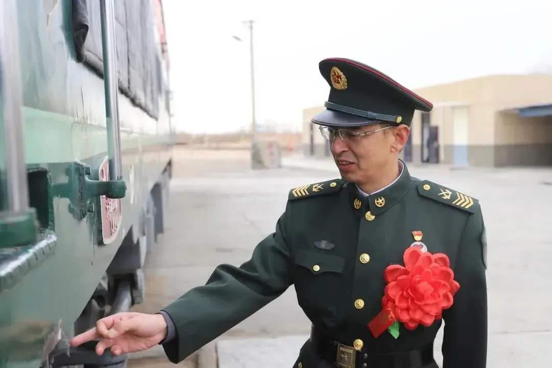 『冲锋枪』在中国军队中，这三种兵不需要退役，最后一种少有人知