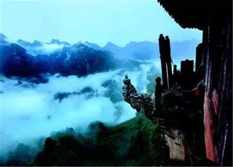 「武当山」湖南“点香人”，点一次香600，日收入过万，直言：一般人干不了