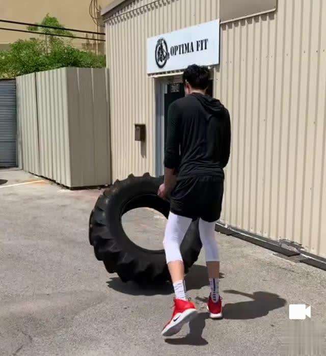 「易建联」周琦轮胎训练，易建联轮胎训练，詹姆斯轮胎训练，差距令人深思！