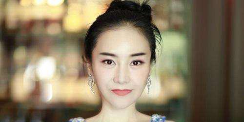 中国首富|集美貌才华于一身的总裁，父亲是中国首富，最喜欢的事就是赚钱！