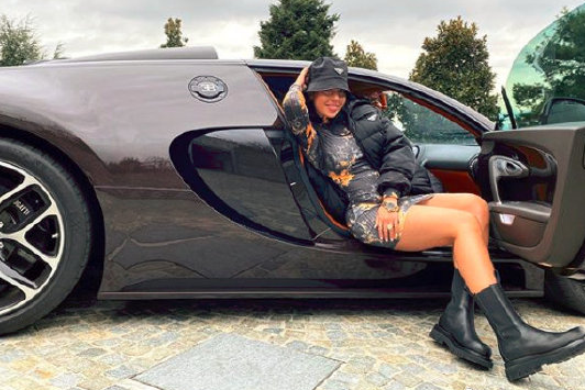 乔治娜|乔治娜疯狂炫富！从头到脚全是名牌，C罗年赚7亿随便花，太享福