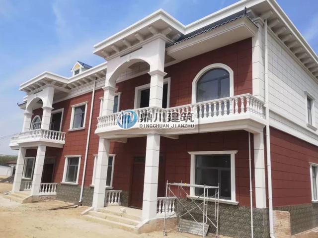 「」兄弟俩回村建二层双拼别墅，忍不住晒出建成实拍照，这房子绝了！