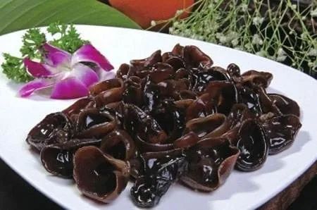 『黑木耳』木耳配它一起吃, 胜过冬虫夏草, 夜里还排毒保肝, 可惜很多人吃错