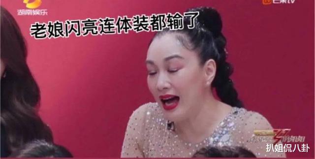 黄圣依|当黄圣依穿白婚纱压轴亮相，宁静假笑白冰翻白眼，张雨绮满脸写着不服