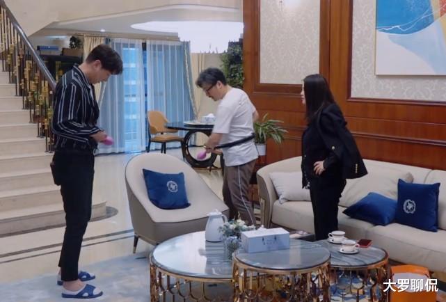 李湘|李湘为减肥买了神器，坚持用能练出马甲线，但价格却劝退无数粉丝