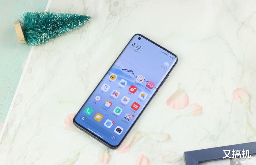 iPhone SE|国庆换机指南:2020款iPhone SE和小米10怎么选,谁香?