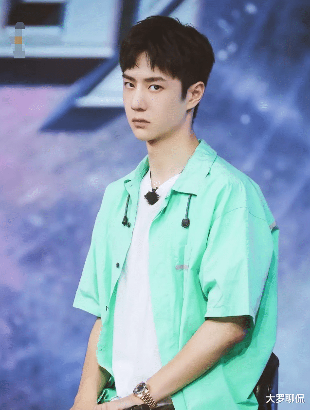 王一博|《冰雨火》开拍，工作人员爆料王一博片场生活，被女群演盯到害羞