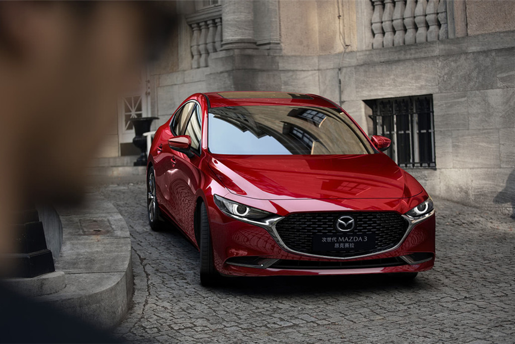 「马自达」昂克赛拉2.0L车型下调价格门槛，马自达终究还是妥协了！