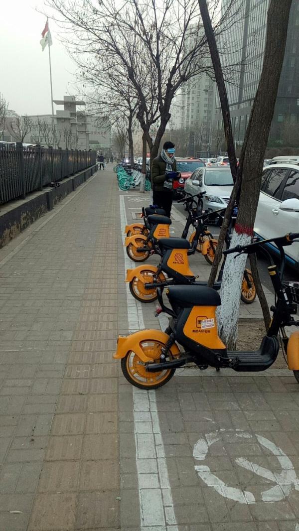 光明网视频 全民拍｜霸“道”共享单车还道于民