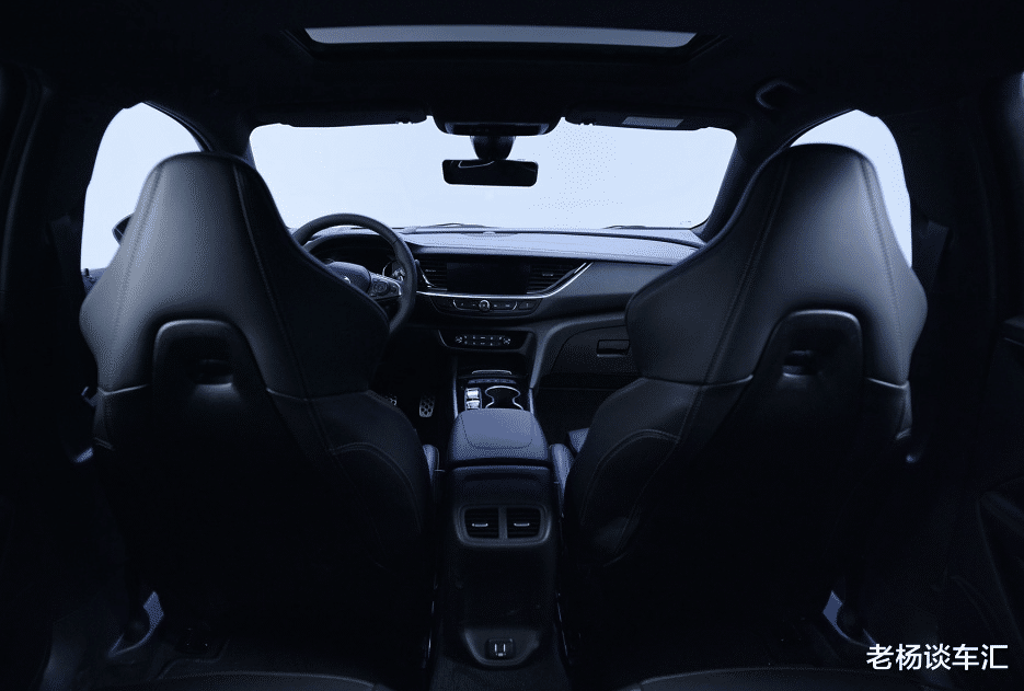 别克君威▲上汽又亮“干货”了,比凯美瑞更好看,2.0T爆261马力,7.2秒破百