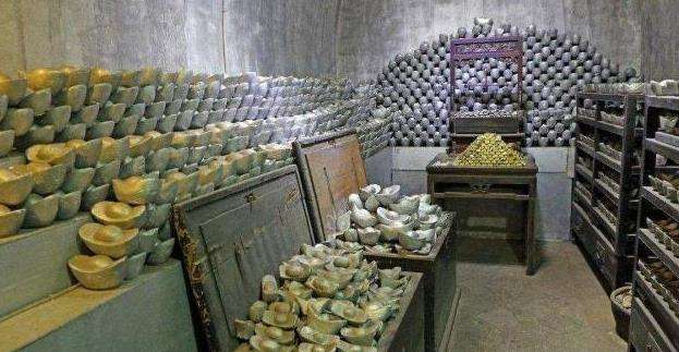 「和珅」和珅权势独揽，朝野亲信众多，为什么嘉庆轻而易举就除掉了？