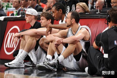 马刺队▲13年热火对马刺总决赛抢七,韦德23分,波什0分,而詹姆斯是这数据!