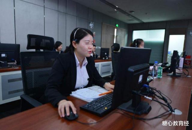 录取通知书|高考成绩300分，考生准备复读，结果陆续收到8封录取通知书