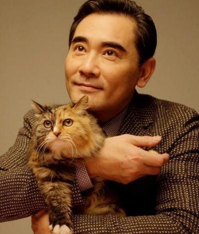 【赵文瑄】60岁美男子赵文瑄,30年没遇到爱情,至今单身与哥哥一家相依为命