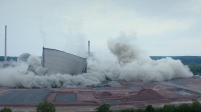 『美军』德国境内传来两声巨响，核电站爆炸冒起白烟，美军竟率先夺路而逃